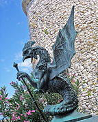 פסל דרקון במצודה