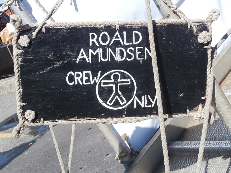 File:Roald Amundsen Information Plate Port of Tallinn 14 July 2017.jpg