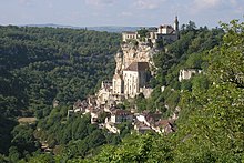 Vue sur petit village perché