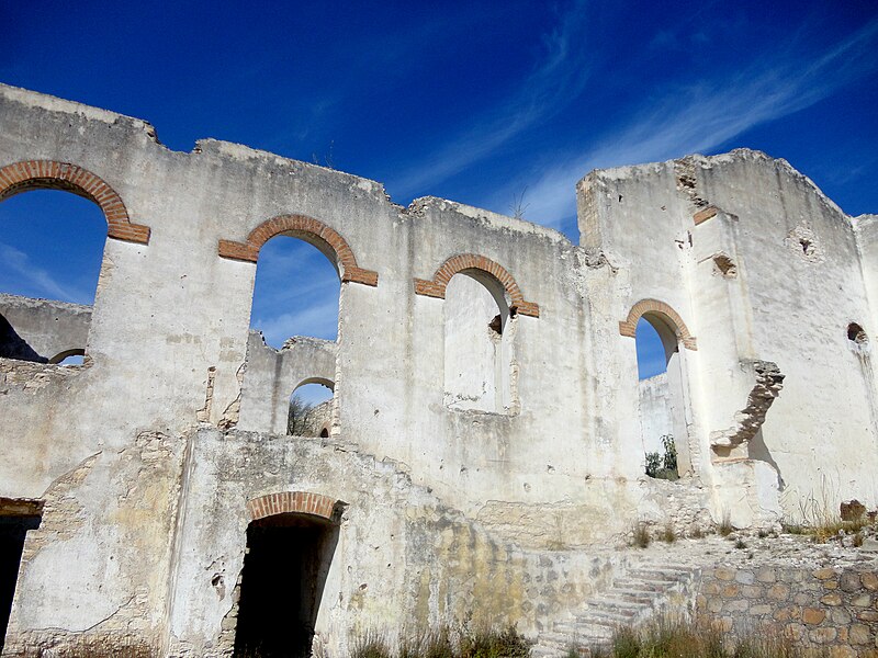 File:Ruinas de Hacienda y Mina Cinco Señores - Mineral de Pozos, Guanajuato.jpg