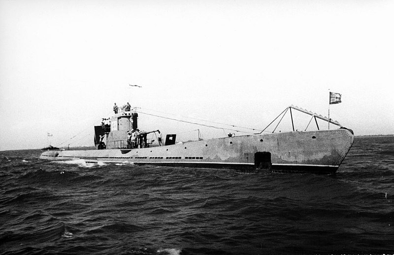 File:S-33 at sea.jpg