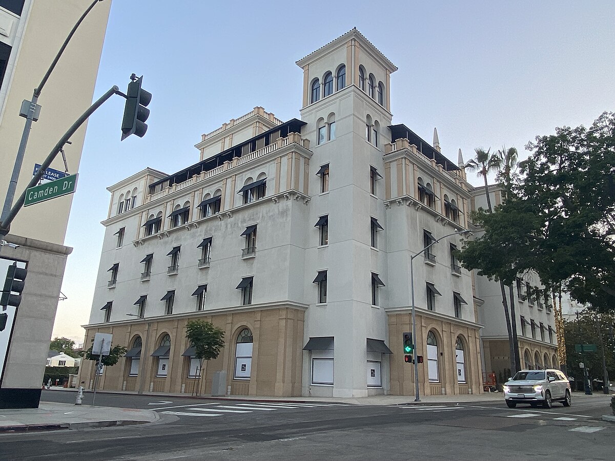 Beverly Hills' historic Saks complex to get offices, apartments - Los  Angeles Times