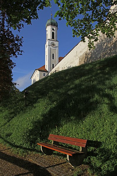 File:Schongau-Heilig-Geist-Spitalkirche St Anna-04-Stadtmauer-gje.jpg