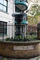 Скулптура извън 199 Old Marylebone Road.jpg