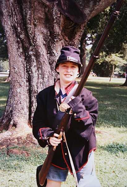 File:Shiloh Battlefield Visitor Center (10483410374).jpg