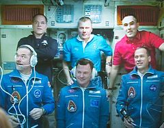 The joined Expedition 34 crew.