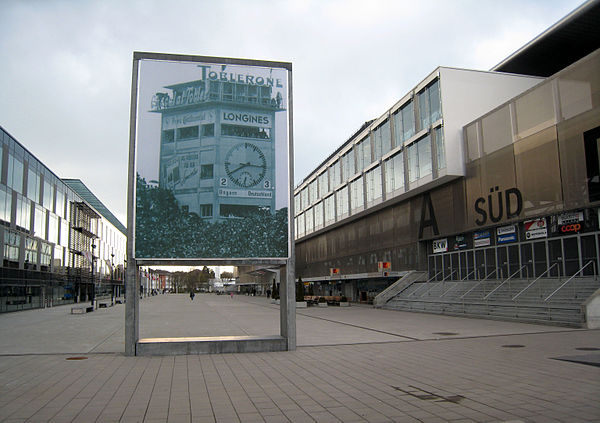 A well-known photograph of the 1954 final is installed in front of the Wankdorf's successor stadium, the Stade de Suisse.
