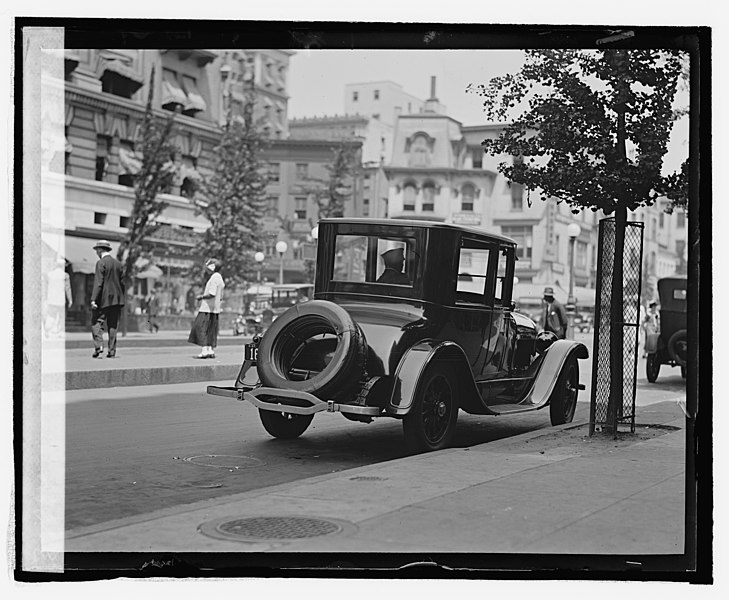 File:Street scene, rear view of automobile, Washington, D.C. LOC npcc.12479.jpg