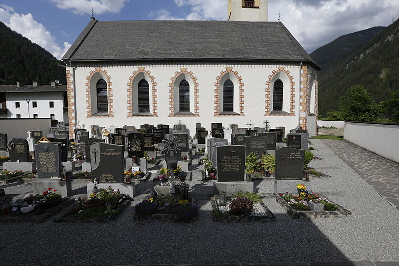 File:Tösens Friedhof P6A8141.JPG