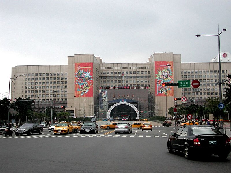 File:Taipei City Hall front view 20050110.jpg