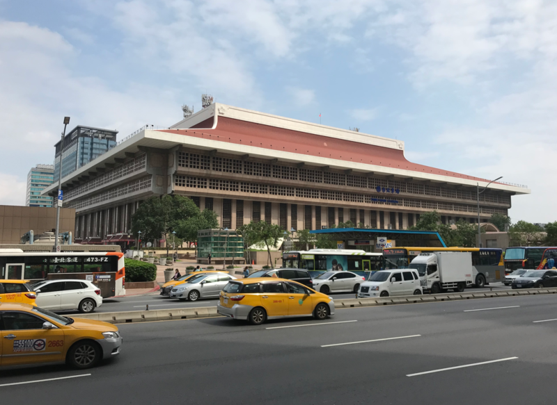 File:Taipei main station exterior 2018.png