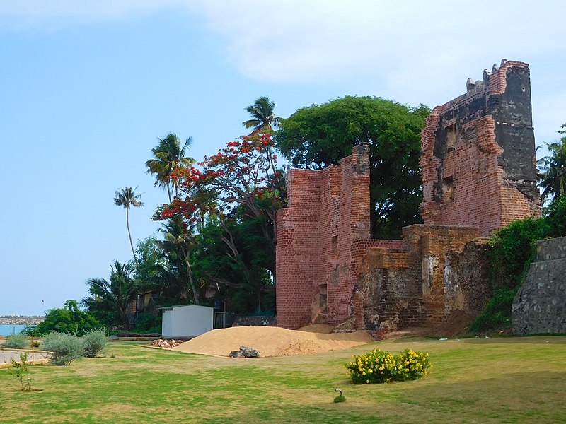 File:Thangassery Fort.jpg