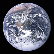 地球科学の研究対象となる地球の外観。これはこれで美しくて、人々を感動させ、地球をもっと知りたいという気持ちを人々の間で掻き立てはするが、実は、地球の外観の写真は地球科学ではない。