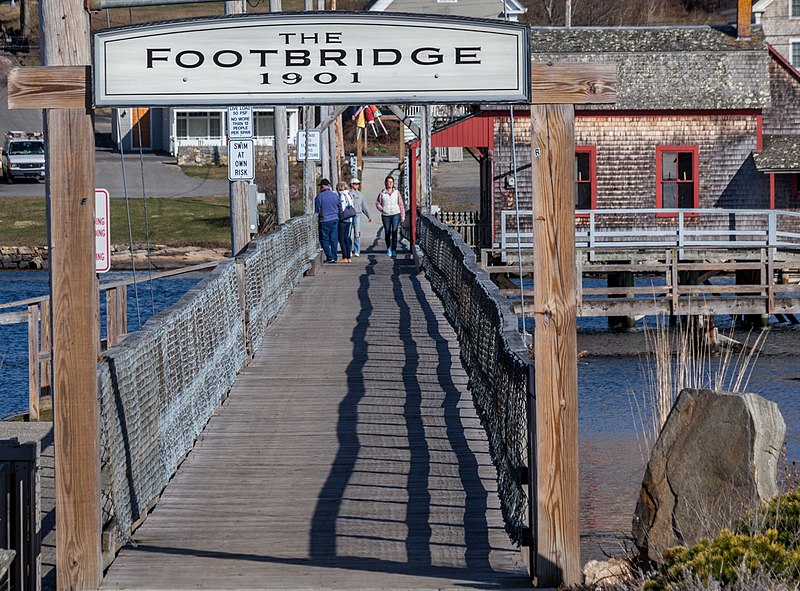 File:The Footbridge (41833852722).jpg