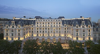 Comment aller à The Peninsula Paris en transport en commun - A propos de cet endroit