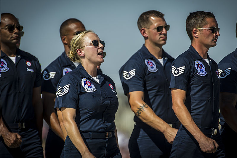 File:Thunderbirds perform at Mountain Home Air Force Base 140920-F-RR679-495.jpg