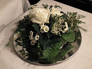 Table flower arrangement