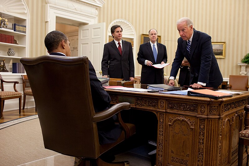 File:Tony Blinken, Tom Donilon, Joe Biden in 2010.jpg