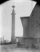 Tribune van het Olympisch Stadion in Amsterdam, Links de toren waar het olympisc, Bestanddeelnr 252-0401.jpg