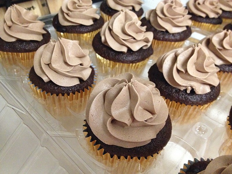 File:Triple Chocolate Cupcakes (26198517066).jpg