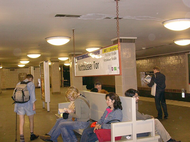 File:U-Bahnhof Kottbusser Tor U8 2006.jpg