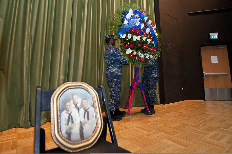 File:U.S. Sailors participating in a Pearl Harbor remembrance ceremony 121207-N-AQ948-019.jpg