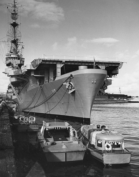 File:USS Badoeng Strait (CVE-116) bow view in late 1940s.jpg