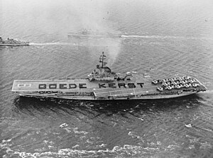 USS Essex (CVS-9) and USS Robinson (DD-562) underway off Rotterdam in December 1961.jpg