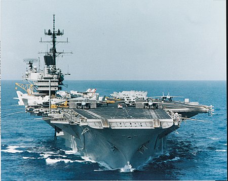 Tập_tin:USS_Saratoga_(CV-60)_underway_1985.jpg