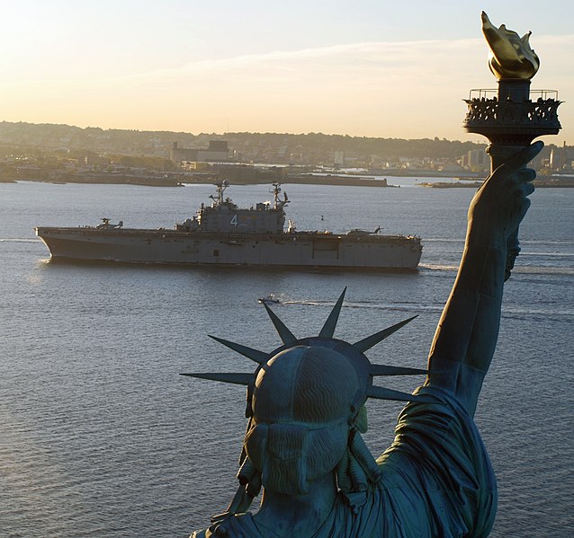 File:US Navy 081010-N-2022D-018 USS Nassau (LHA 4) arrives in New York City for the annual Columbus Celebration.jpg