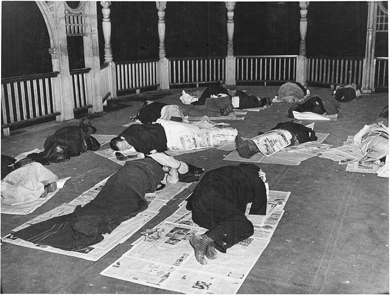 File:Unemployed workers sleeping in the bandstand at Queen's Park, Toronto.jpg