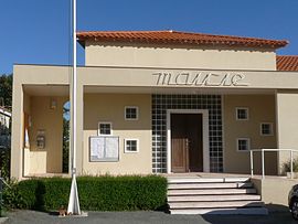 The town hall in Vibrac