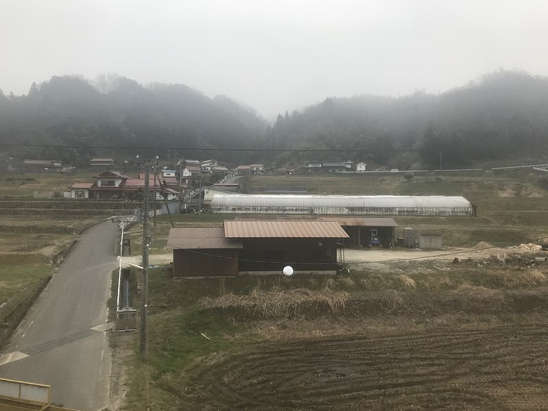 File:View from train at Iwami-Tsuga Station.jpg