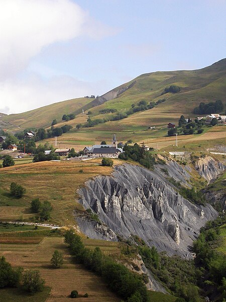 File:View of L'Église, Saint-Jean-d'Arves, 2004.jpg