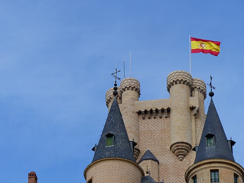 File:Views of the Alcázar of Segovia from the Eresma Valley, 2017 04.jpg