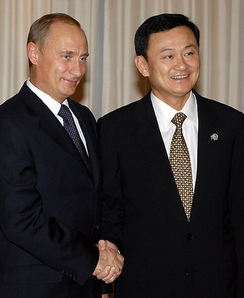 Thaksin in a meeting with the President of Russia, Vladimir Putin, in October 2003