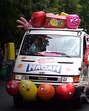 Maoam marketing caravan, 2003. Voiture maoam (cropped).jpg