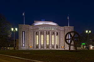 Volksbühne Am Rosa-Luxemburg-Platz: Geschichte, Intendanten, Ehrenmitglieder