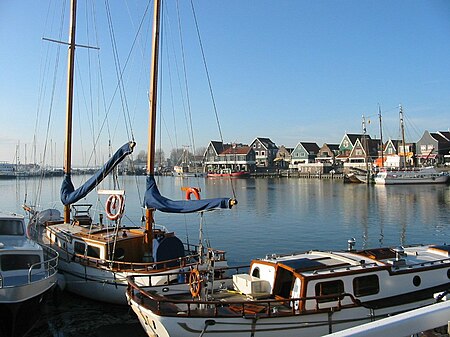 Vollendam harbour.jpg