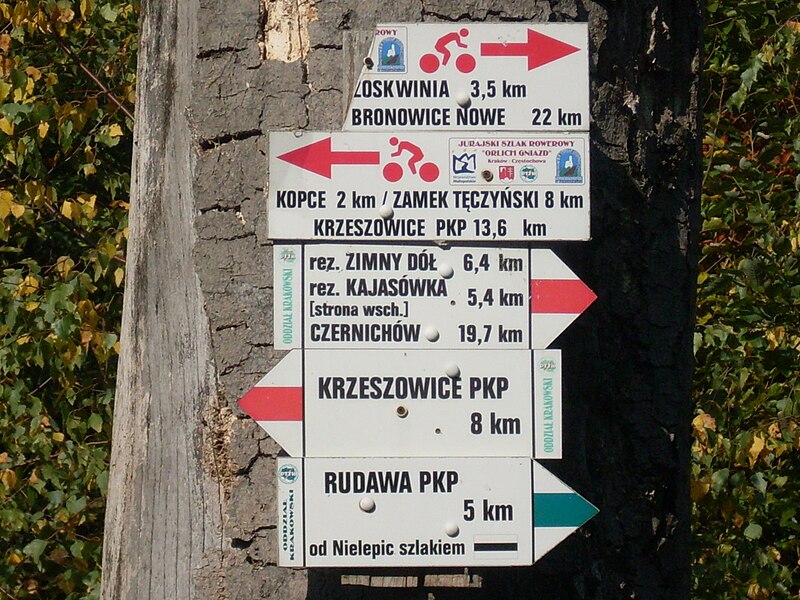 File:Węzeł szlaków na Bukowej Górze.jpg