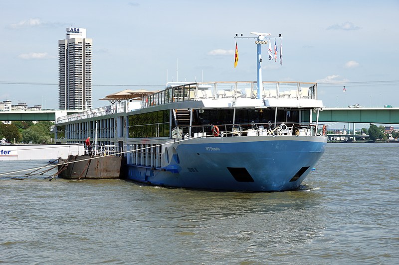 File:WT Sonata (ship, 2010) 001.JPG