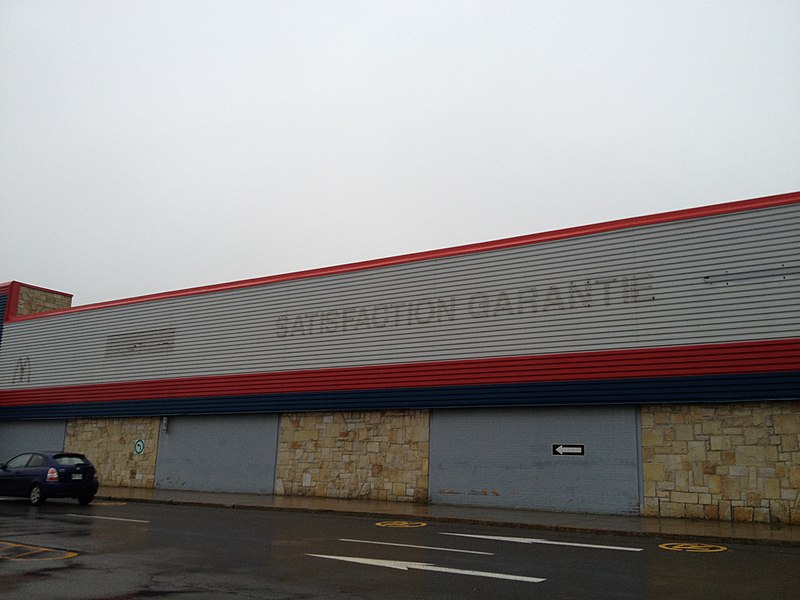 File:Wal-Mart-Woolco Bloulevard Le Corbusier Laval, QC4 (8273427189).jpg