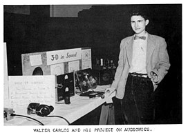 En la imagen, Wendy Carlos en 1958 durante una demostración del sonido estéreo para un proyecto de ciencias. La artista fue la intérprete de la mayoría de los temas que sonaron en la banda sonora del filme de Kubrick.