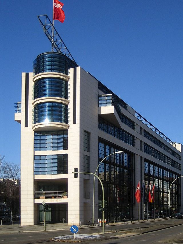 Willy Brandt Haus Parteizentrale Der Spd Museum And Gallery In