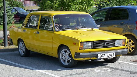 Yellow VAZ in Tallinn.JPG