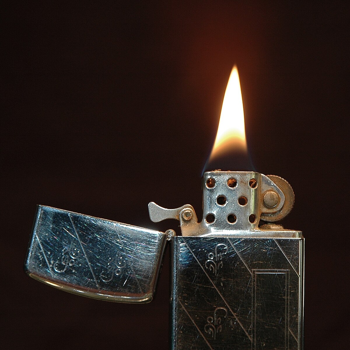 Briquet Zippo Allumeur à Essence Classique De Poche En Métal