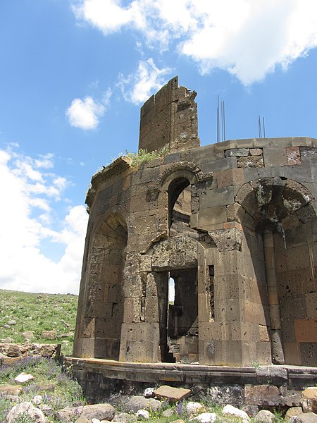 File:Zoravar (Gharghavank) Church, Zoravan9.JPG