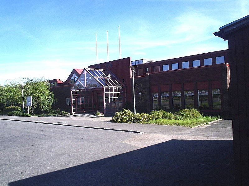 File:Ållebergsgymnasiet i Falköping, den 23 september 2006.JPG