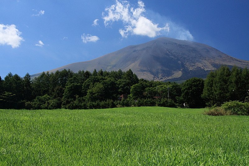 File:浅間山～嬬恋村から - panoramio.jpg