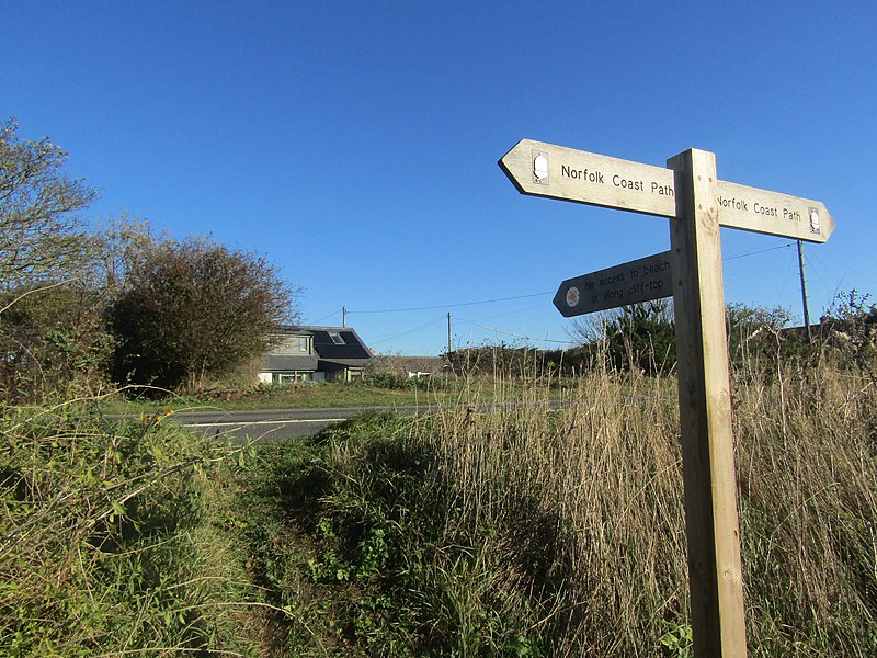 File:-2018-10-30 Finger signpost, Norfolk coast path, Norfolk.JPG